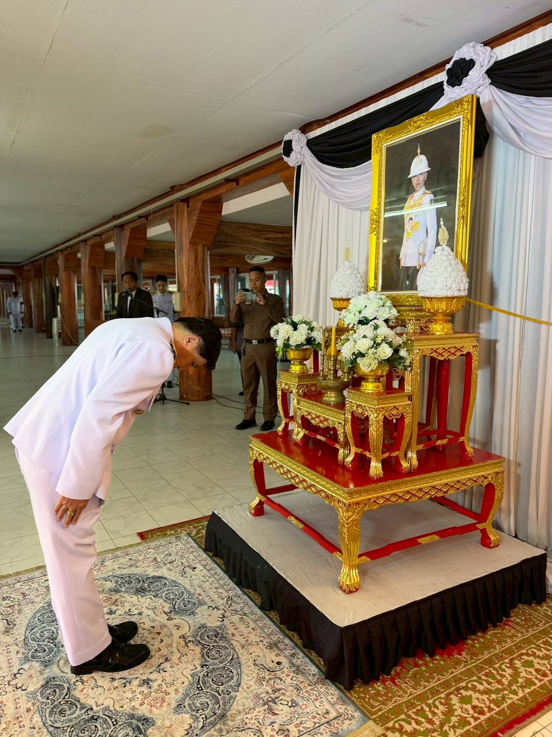 สำนักงานพัฒนาชุมชนอำเภอดอนพุด ร่วมพิธีในวาระครบ 15 วัน (ปัณรสมวาร) แห่งการสิ้นพระชนม์ ถวายเป็นพระกุศล แด่สมเด็จพระเจ้าลูกเธอ เจ้าฟ้าพัชรกิติยาภานเรนทิราเทพยวดี กรมหลวงราชสาริณีสิริพัชร มหาวัชรราชธิดา