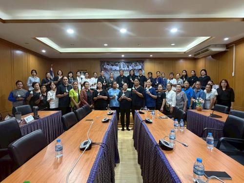 สำนักงานพัฒนาชุมชนอำเภอดอนพุด ร่วมกับคณะกรรมการพัฒนาสตรีอำเภอดอนพุด ดำเนินโครงการ “สตรีดอนพุดประดิษฐ์ดอกไม้จันทน์ น้อมถวายพระพันปีหลวง”